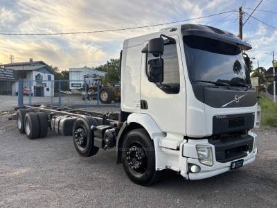 VOLVO - VM 270 - 2014/2015 - Cinza - Sob Consulta