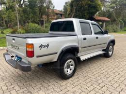 TOYOTA - HILUX - 2003/2004 - Prata - R$ 75.000,00