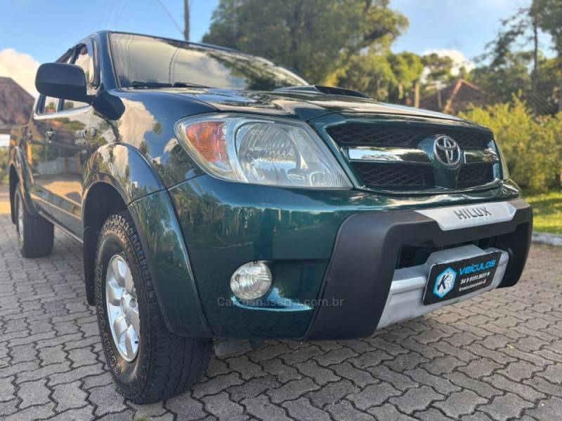 TOYOTA - HILUX - 2005/2006 - Verde - Sob Consulta