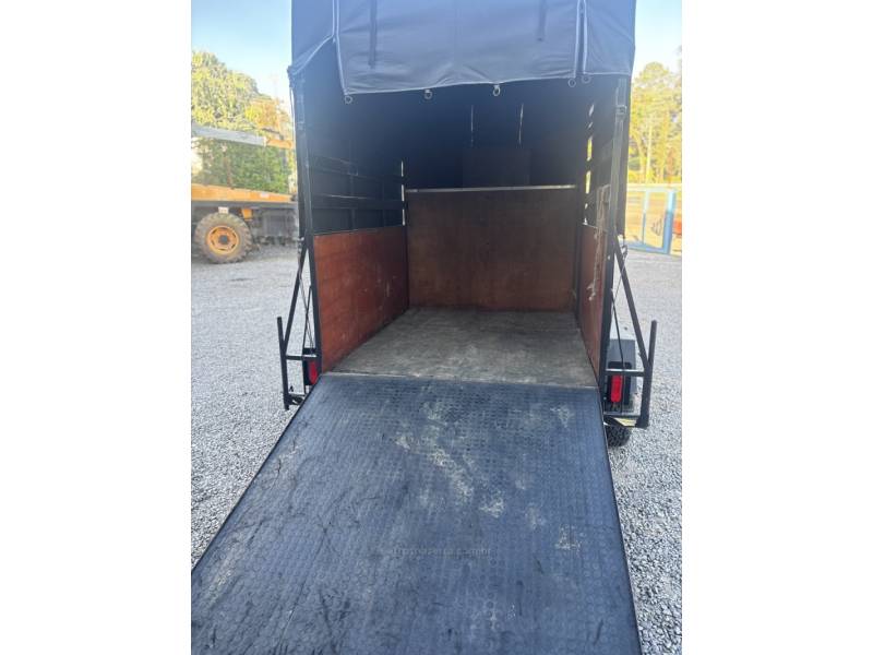 OUTRAS - REBOQUE - 2024/2024 - Marrom - Sob Consulta