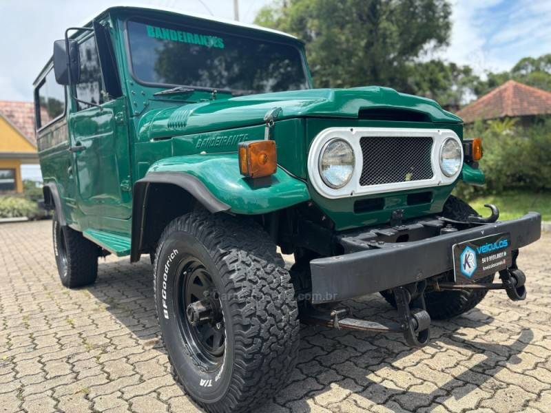 TOYOTA - BANDEIRANTE - 1981/1981 - Verde - Sob Consulta