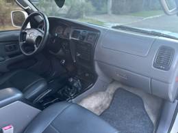 TOYOTA - HILUX SW4 - 2001/2001 - Branca - Sob Consulta