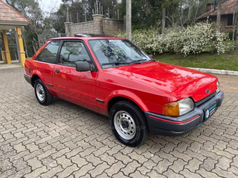 FORD - ESCORT - 1990/1990 - Vermelha - R$ 19.900,00