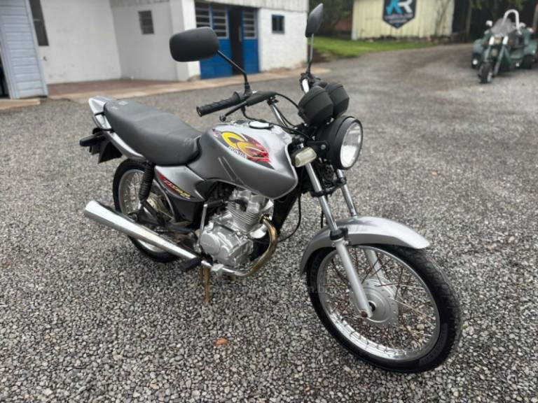 HONDA - CG 125 - 2000/2001 - Prata - R$ 6.900,00