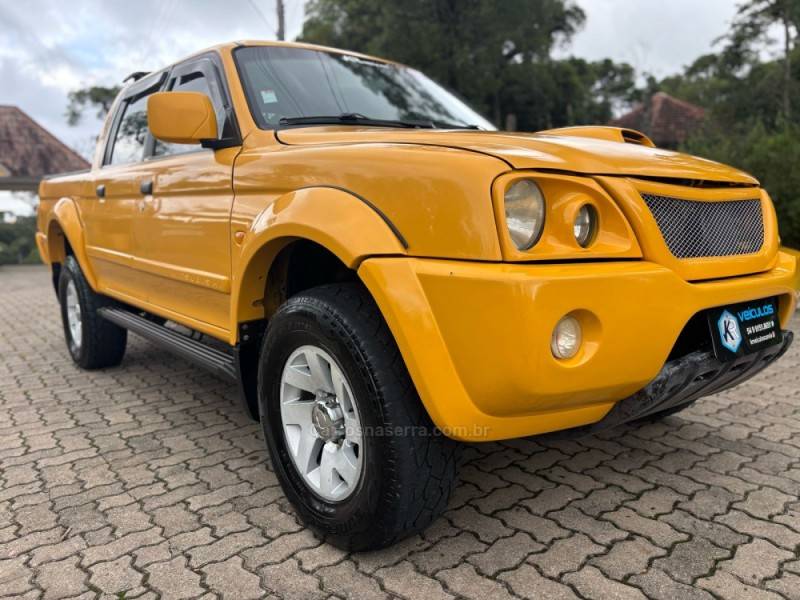 MITSUBISHI - L200 - 2004/2004 - Amarela - Sob Consulta