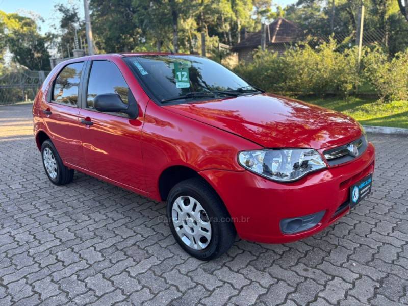 FIAT - PALIO - 2012/2012 - Vermelha - R$ 28.900,00