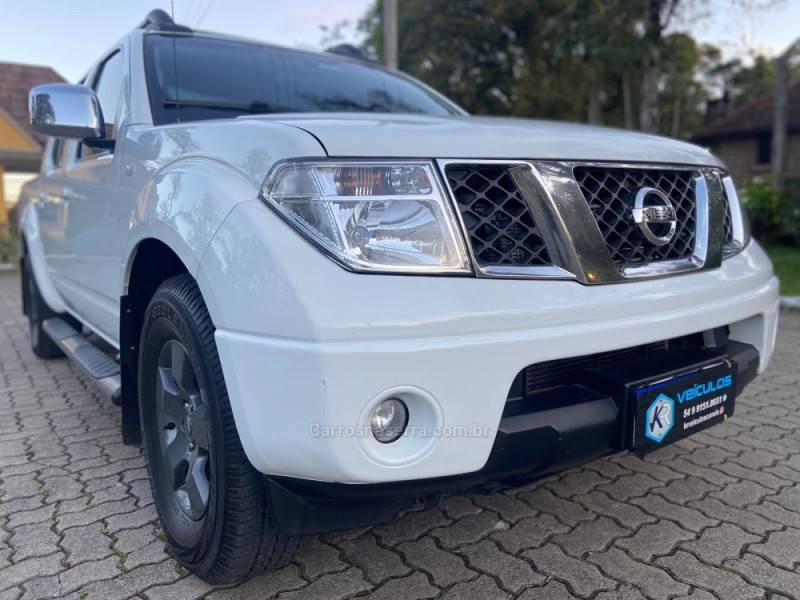 NISSAN - FRONTIER - 2013/2013 - Branca - R$ 105.000,00