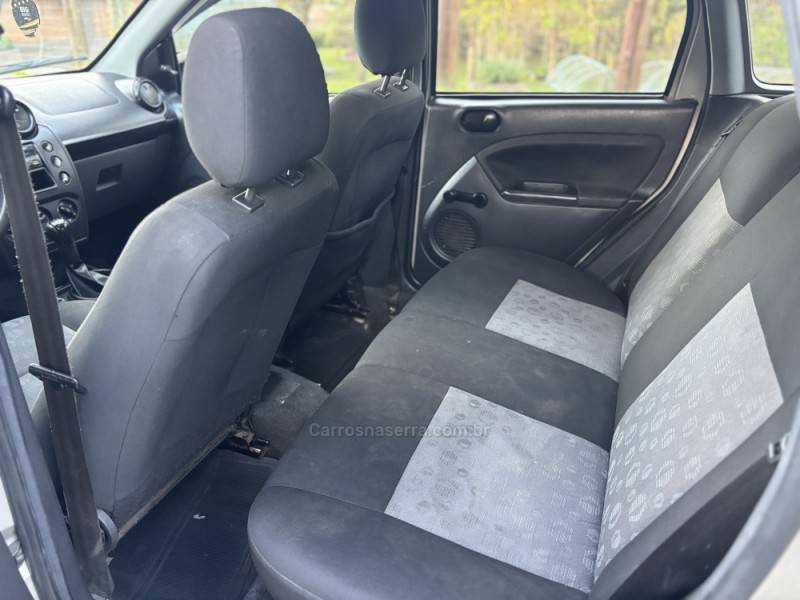 FORD - FIESTA - 2013/2013 - Prata - Sob Consulta