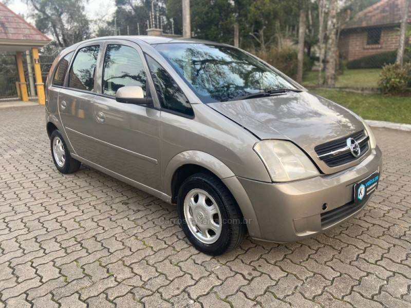 CHEVROLET - MERIVA - 2003/2003 - Dourada - R$ 19.900,00