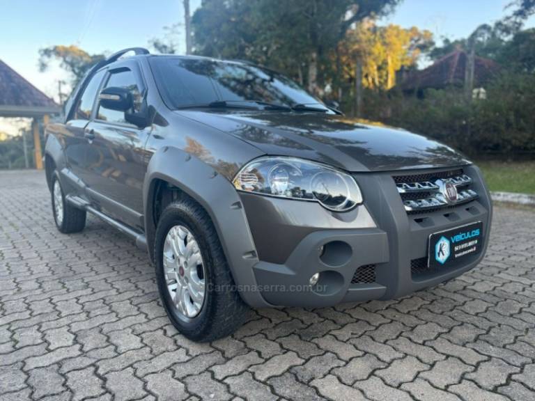 FIAT - STRADA - 2010/2011 - Verde - Sob Consulta