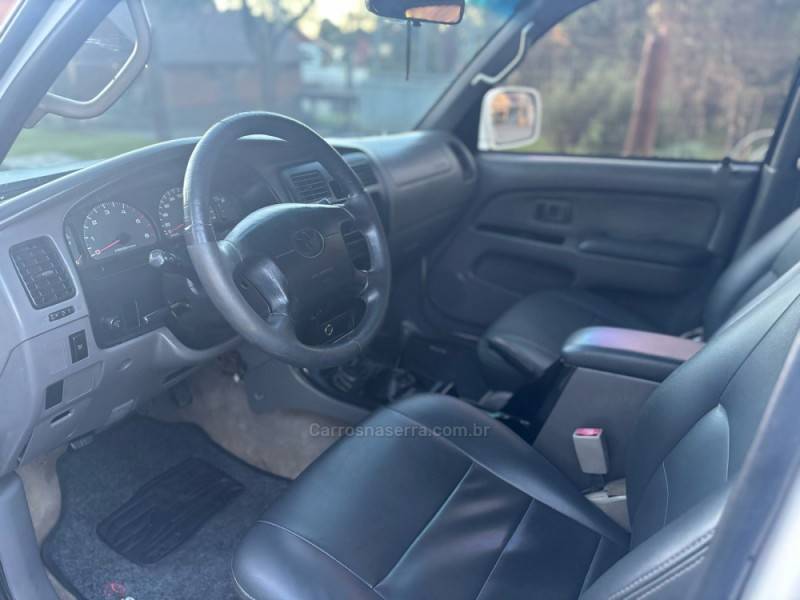 TOYOTA - HILUX SW4 - 2001/2001 - Branca - Sob Consulta