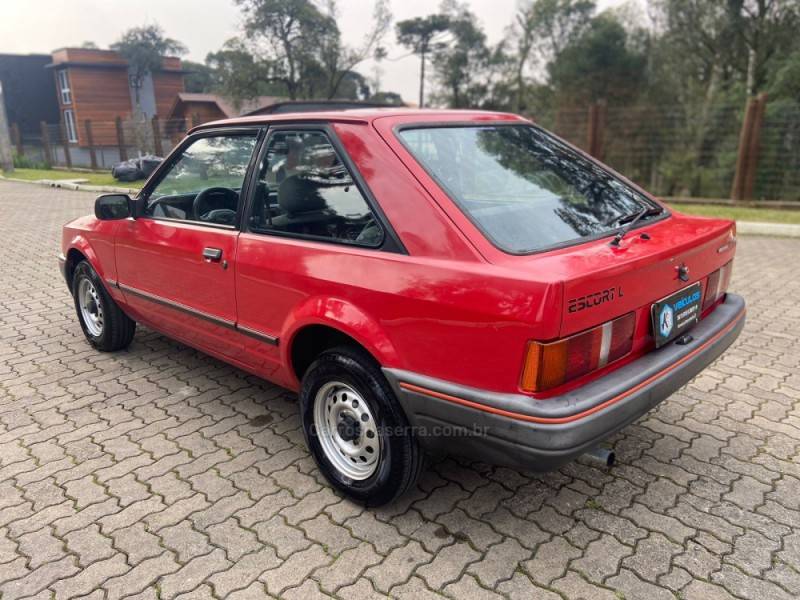 FORD - ESCORT - 1990/1990 - Vermelha - R$ 19.900,00