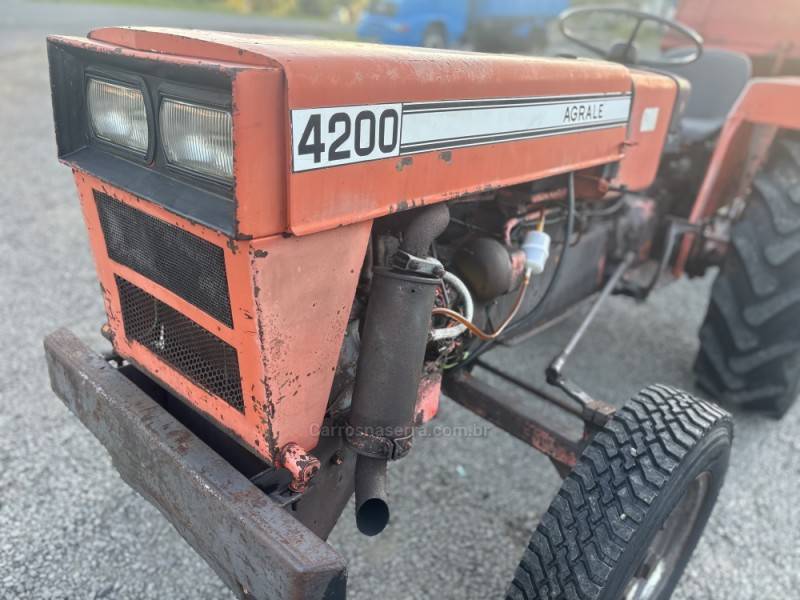 AGRALE - TRATOR 4200 - 1980/1980 - Vermelha - Sob Consulta