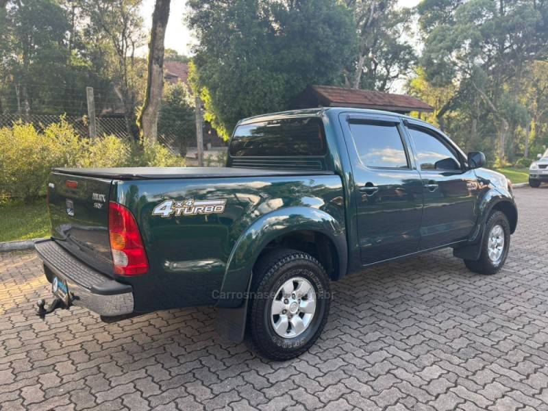 TOYOTA - HILUX - 2005/2006 - Verde - Sob Consulta